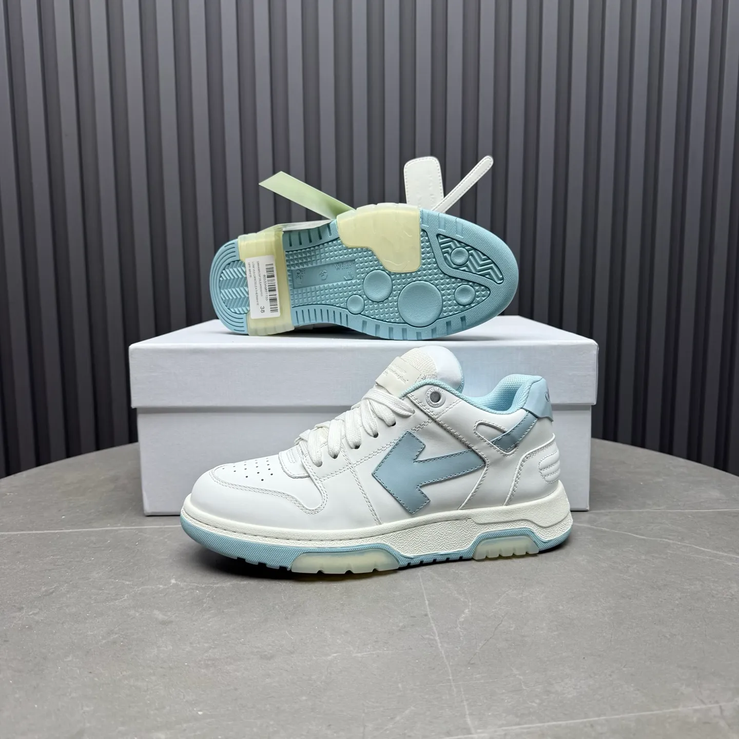 【off- white】P: 620💰Couple model👫, Size: 35-44 (Customized for men 38.45.46) High-quality version👊 "Out of office" series original molding, original lasting, production process 1:1 Original ➰OFF GRAY WHITE OW ➰ First-layer cowhide Imported skin-friendly and environmentally friendly polyester mesh Original molding high elastic and environmentally friendly molding pad Made with the original lasting process. The original molded rubber outsole (never yellows and deforms) has a super correct shape, bright color and strong three-dimensional effect👍. Packaging💯Full set of packaging synchronized with the official website (branded paper, certificate of quality, branded cloth bag)